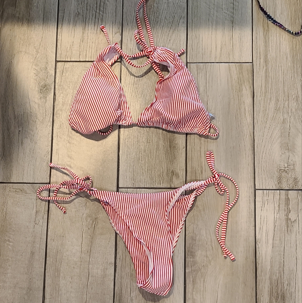 🦔Shein red pinstripe halter neck bikini🎀